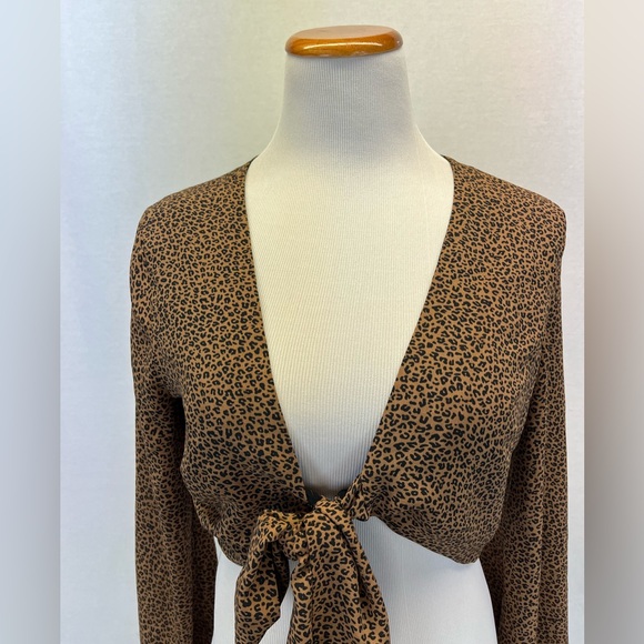 Majorelle Brown Animal Print Polyester Cropped Tie Front Alex Top Sz. M - Picture 3 of 5